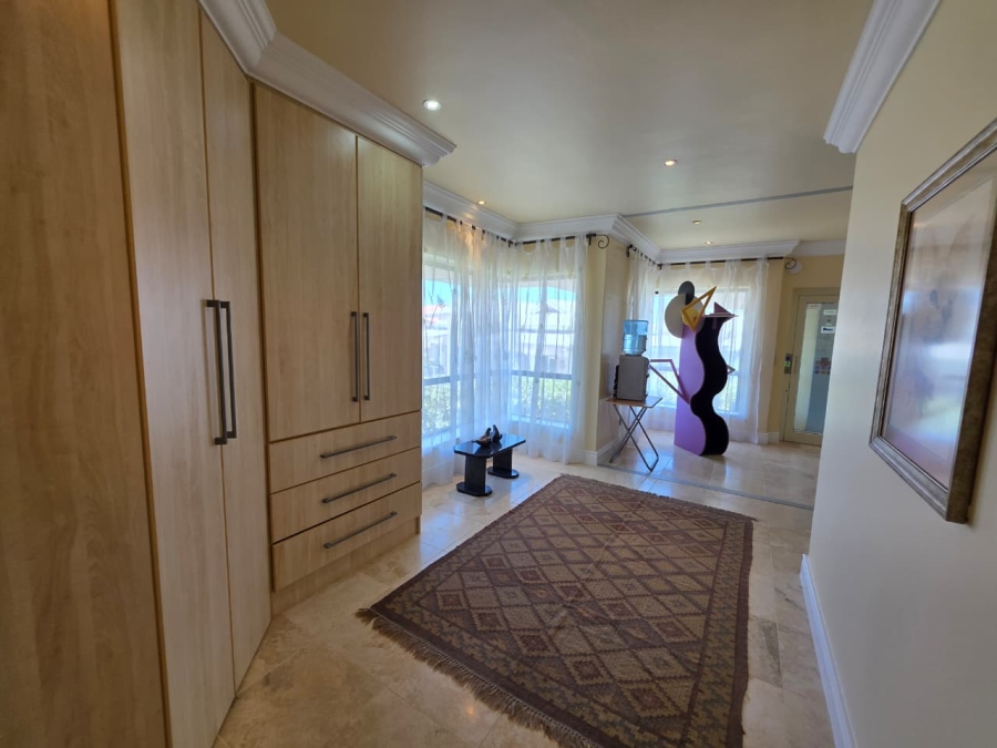 6 Bedroom Property for Sale in Myoli Beach Western Cape